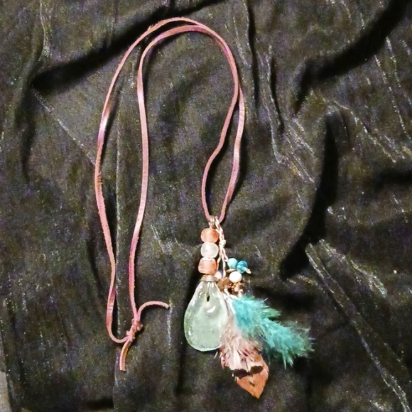 Leather necklace with weathered glass and feathers as tassel - Picture 3 of 3